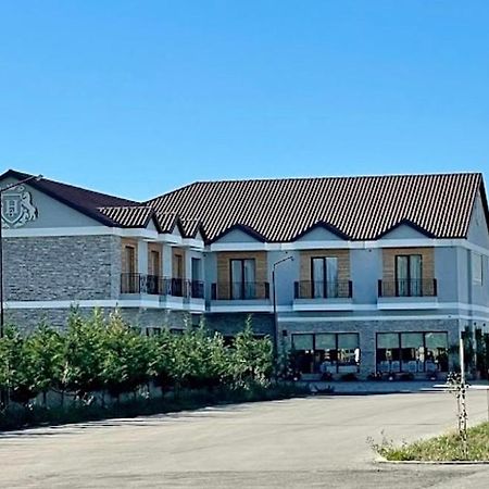 House Of Horses Shtepia E Kuajve Hotel Korce Ngoại thất bức ảnh
