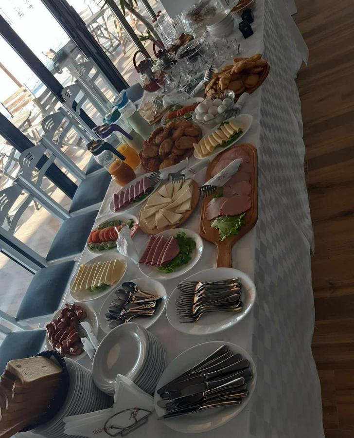 House Of Horses Shtepia E Kuajve Hotel Korce Ngoại thất bức ảnh