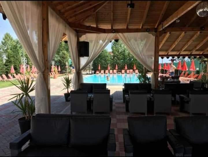 House Of Horses Shtepia E Kuajve Hotel Korce Ngoại thất bức ảnh