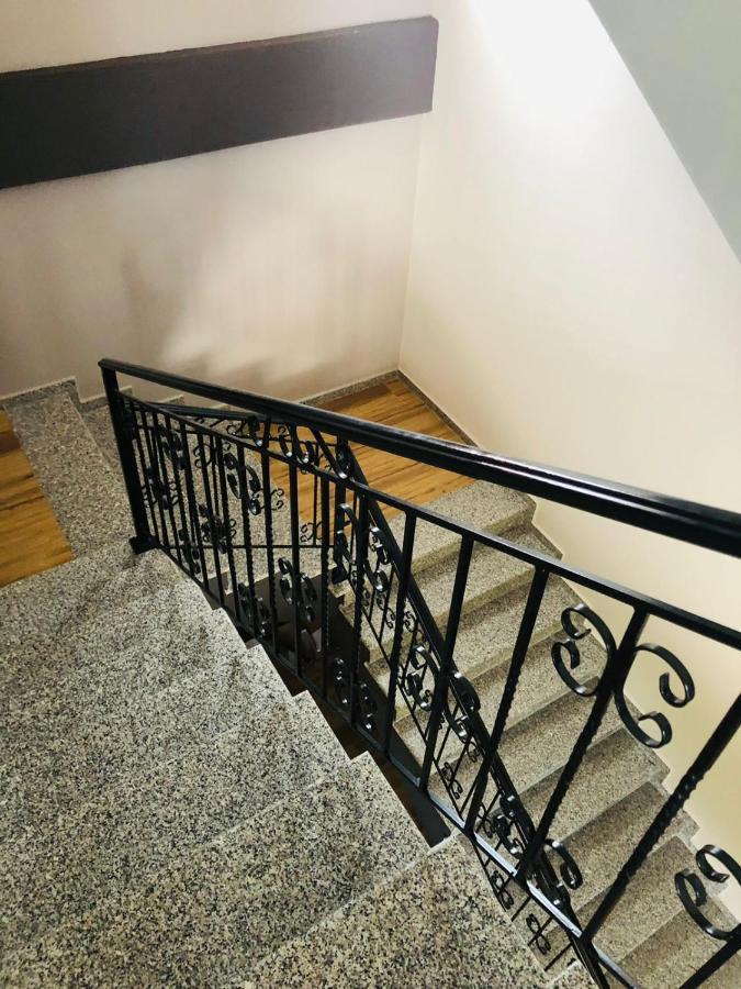 House Of Horses Shtepia E Kuajve Hotel Korce Ngoại thất bức ảnh
