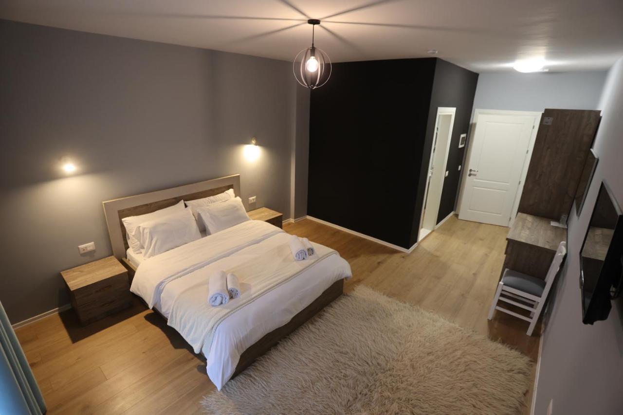 House Of Horses Shtepia E Kuajve Hotel Korce Ngoại thất bức ảnh