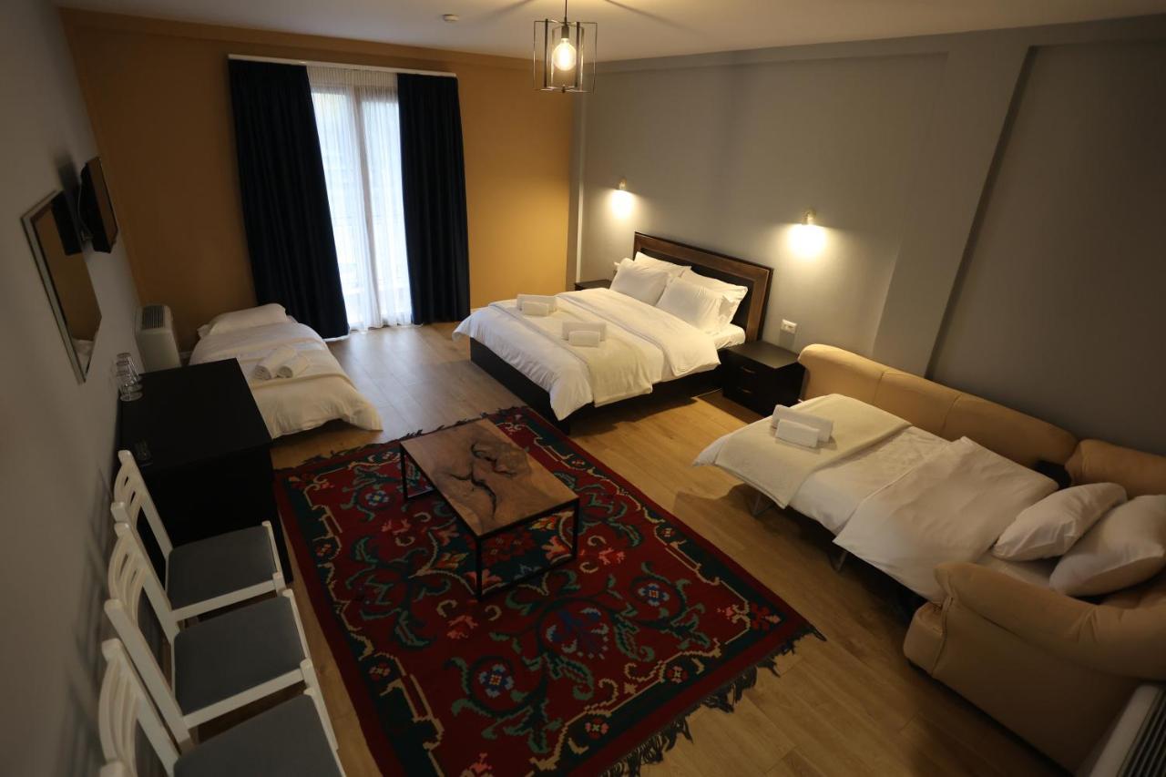 House Of Horses Shtepia E Kuajve Hotel Korce Ngoại thất bức ảnh