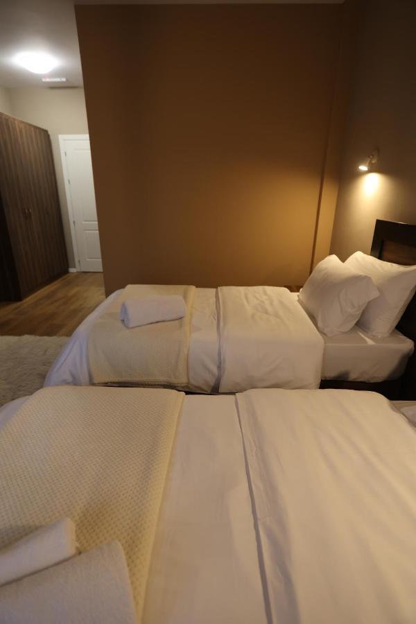 House Of Horses Shtepia E Kuajve Hotel Korce Ngoại thất bức ảnh