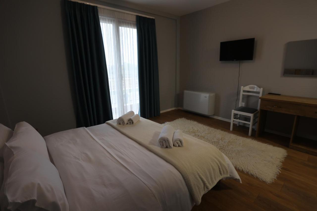 House Of Horses Shtepia E Kuajve Hotel Korce Ngoại thất bức ảnh