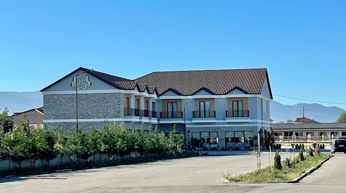 House Of Horses Shtepia E Kuajve Hotel Korce Ngoại thất bức ảnh