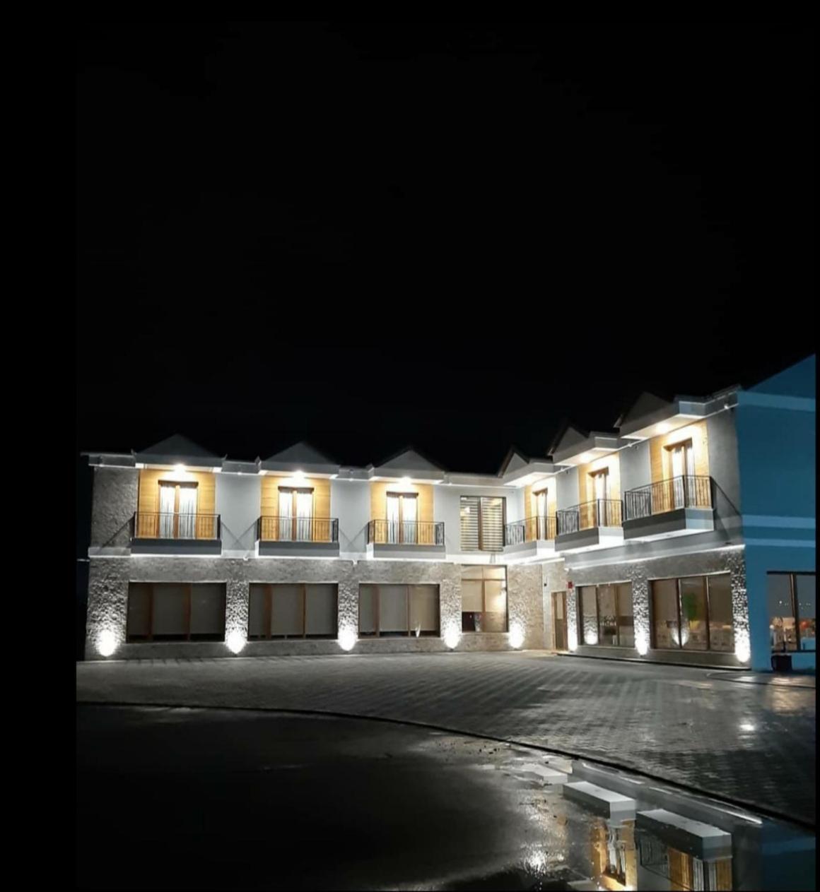 House Of Horses Shtepia E Kuajve Hotel Korce Ngoại thất bức ảnh